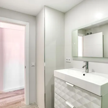 Modern In With Swimming Pool Apartament