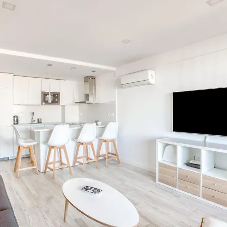 Apartament Modern In With Swimming Pool