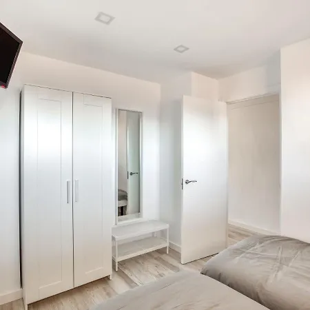 Modern In With Swimming Pool 公寓 *