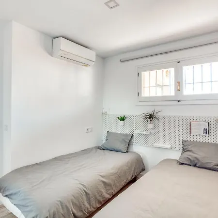 Modern In With Swimming Pool 托雷莫利诺斯