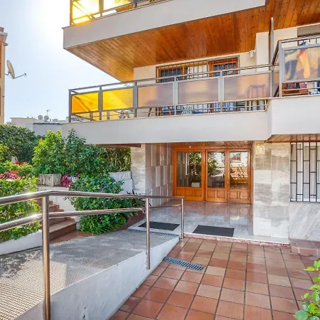 Modern In With Swimming Pool